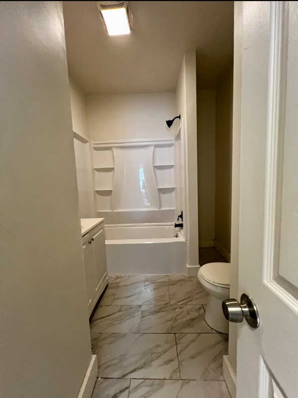 Building Photo - 879 Elm St