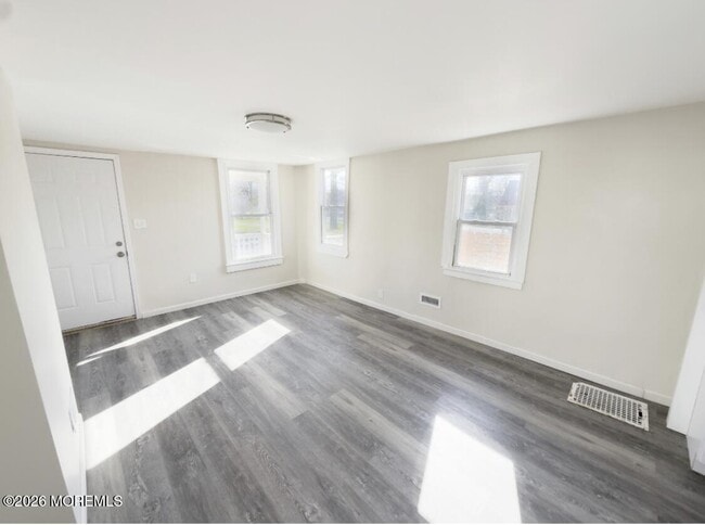 Building Photo - 7 Front St