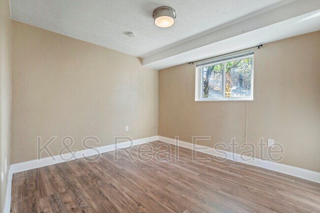 Building Photo - 29 Coulter St