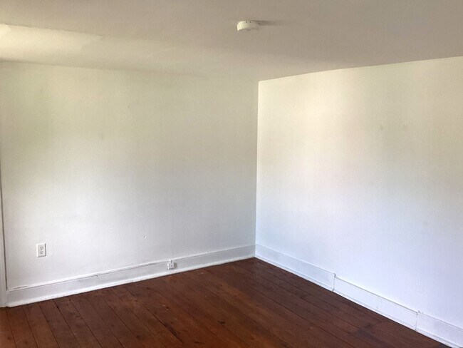 Building Photo - 29 W Main St