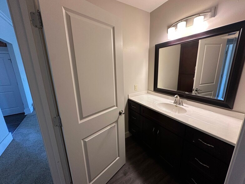 Main Bathroom - 107 W Wisconsin Ave