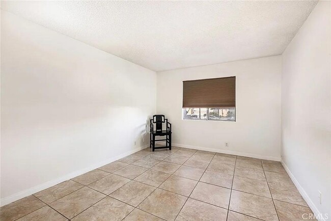 Building Photo - 3565 Linden Ave