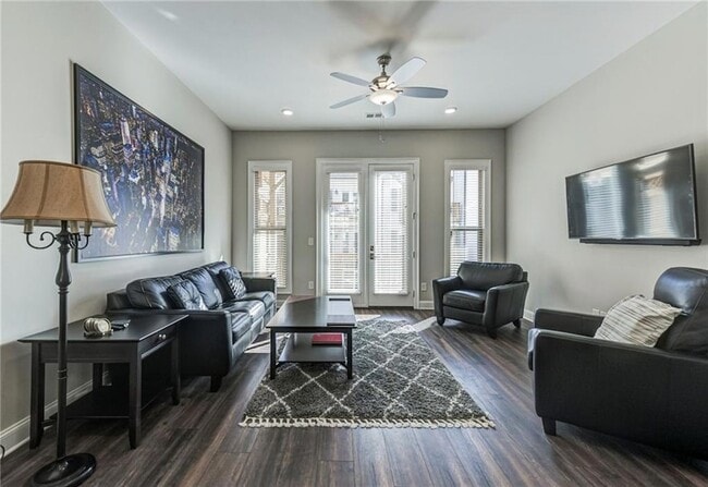 Building Photo - 4321 Parkside Pl