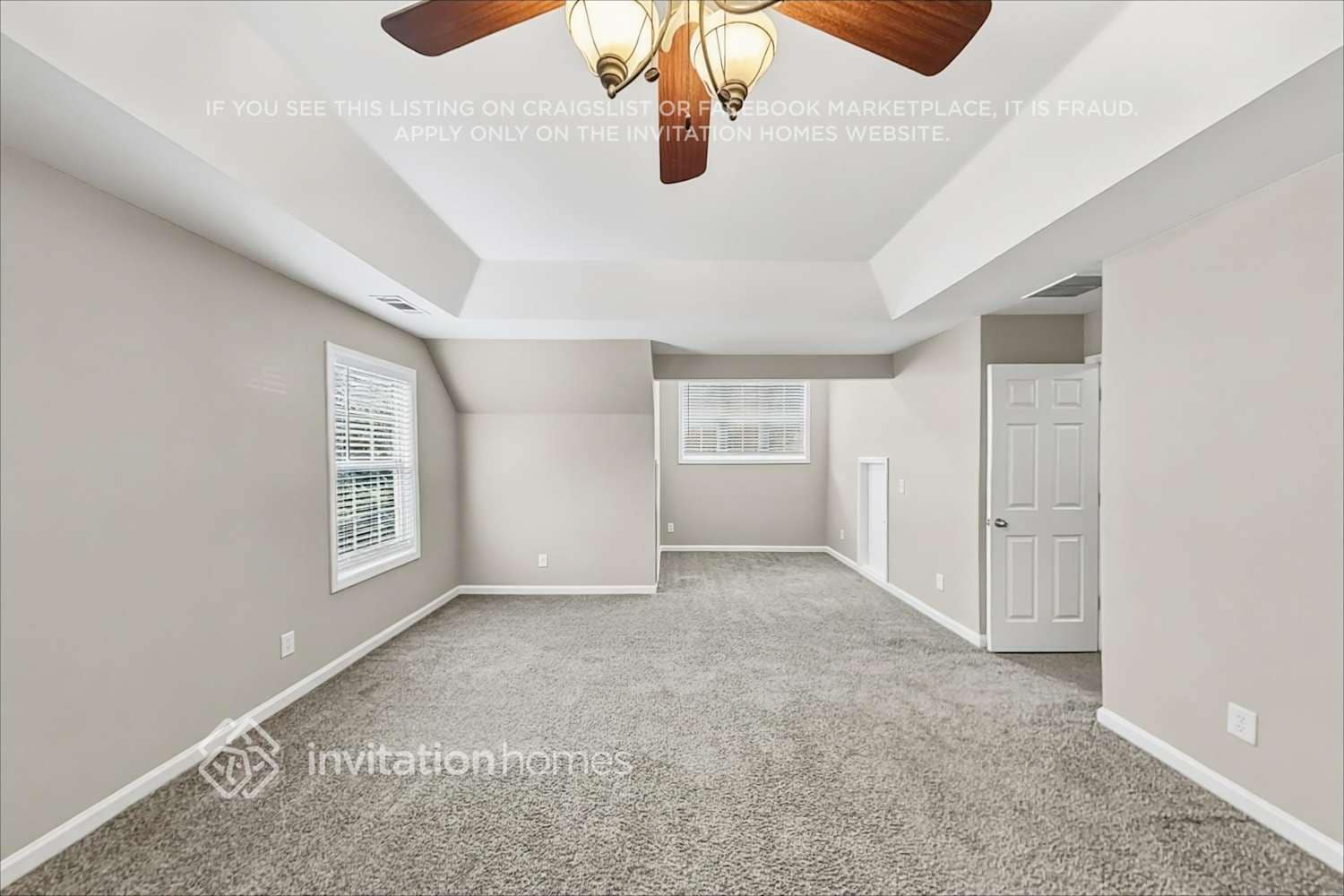 Building Photo - 8920 Watersedge Ct