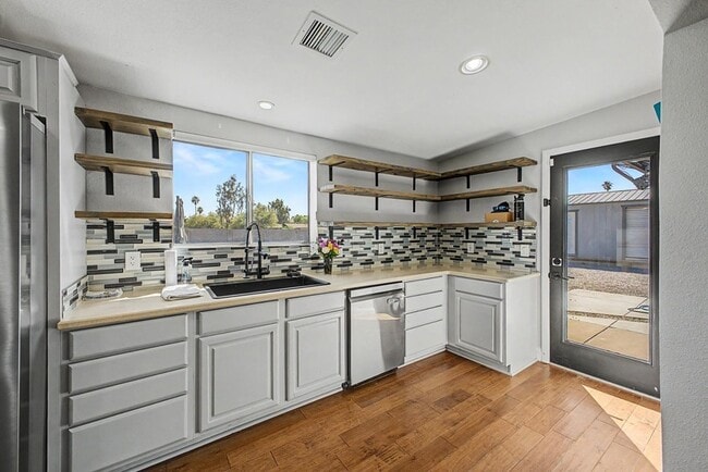 Building Photo - 6315 E Delcoa Ave