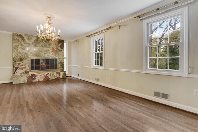 Building Photo - 7320 Bradley Blvd