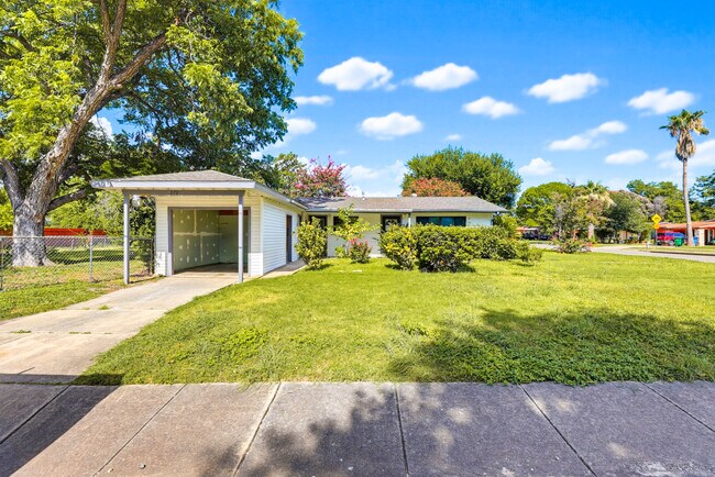 Building Photo - 271 Wayside Dr