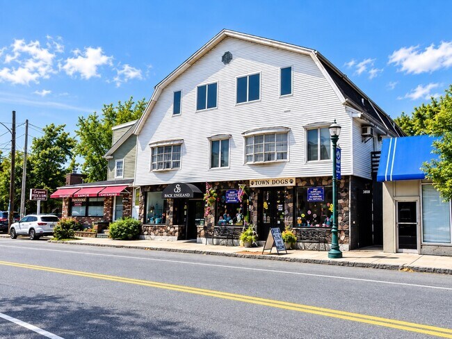 Building Photo - 393 Washington St