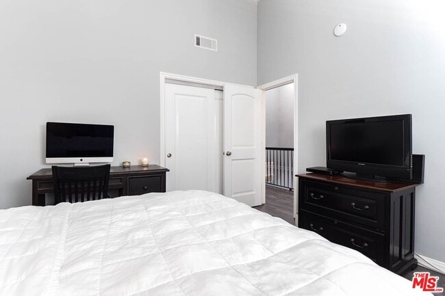 Building Photo - 12119 Rochester Ave