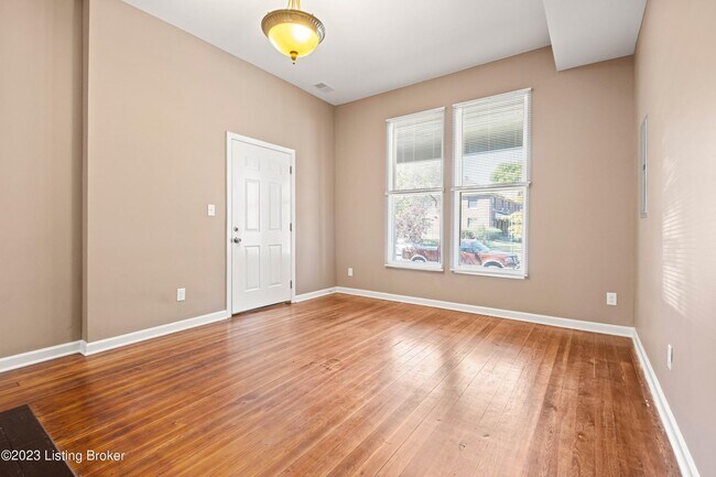 Building Photo - 949 S 7th St