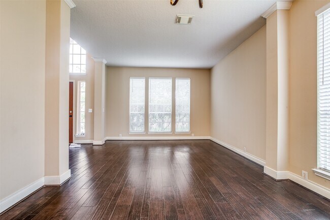 Building Photo - 2709 Sunhill Ct