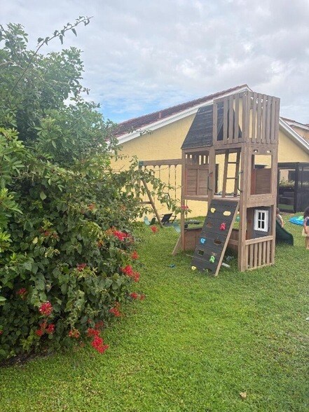 Building Photo - 8520 Tourmaline Blvd