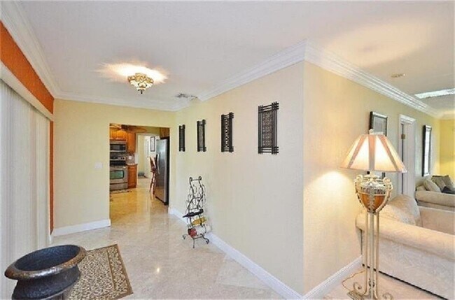 Building Photo - 361 SW 60th Ave
