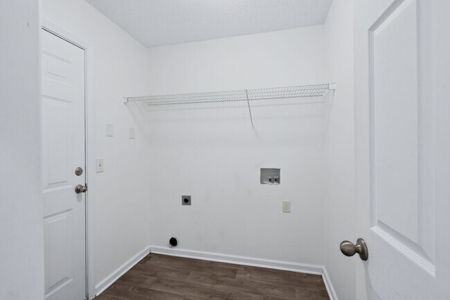 Building Photo - 568 Marshview Dr