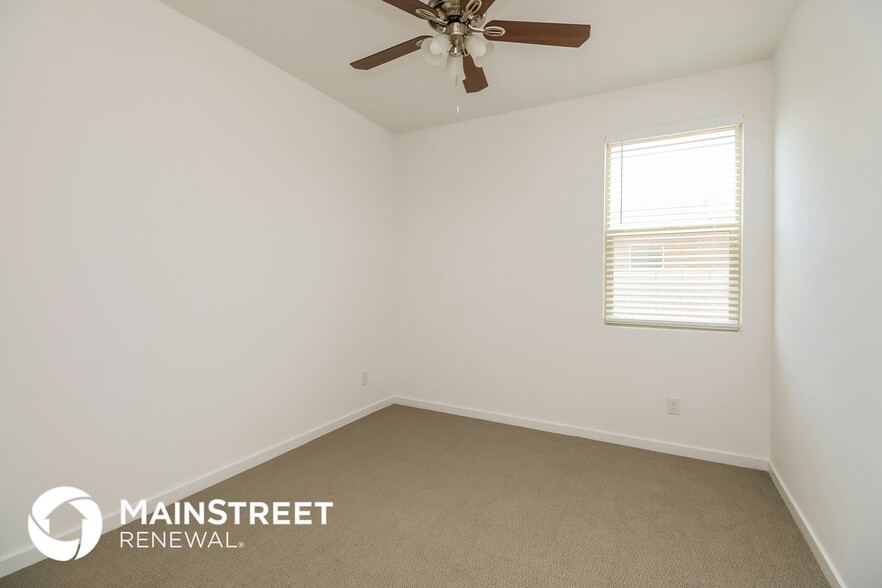 Building Photo - 4355 E Gallop Trail