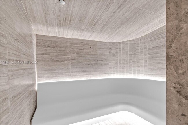 Building Photo - 2655 S Bayshore Dr