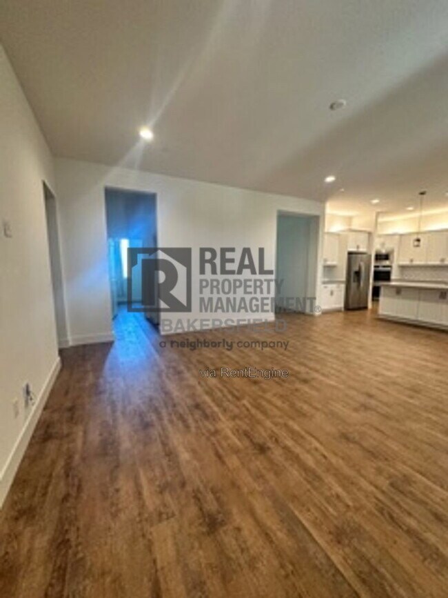 Building Photo - 823 Brookline Ln