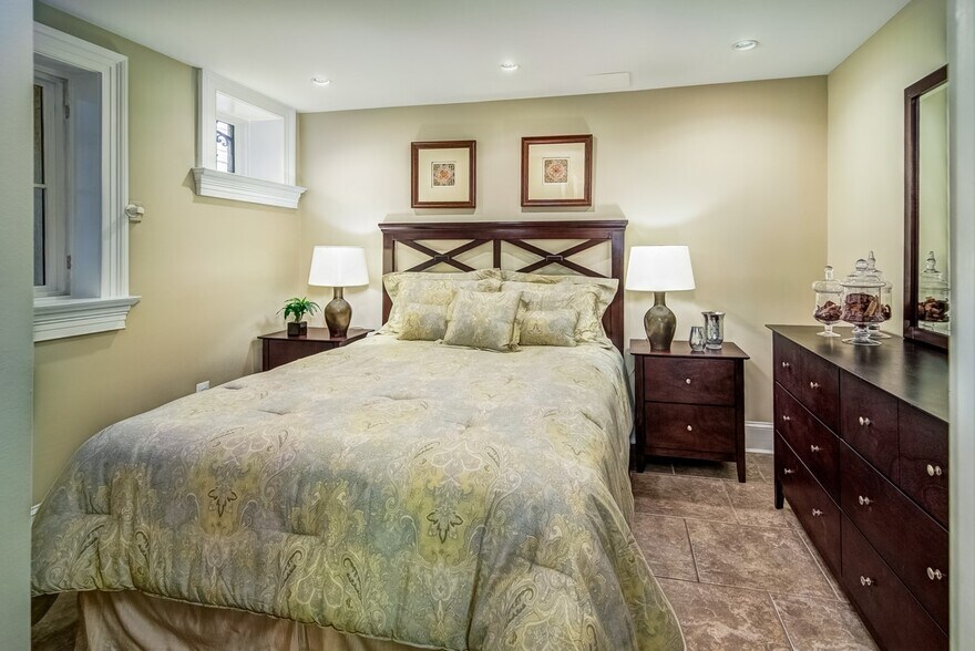 Building Photo - 513 7th St SE