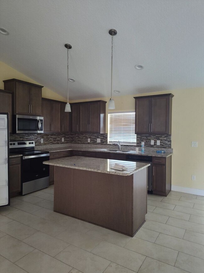 Building Photo - Spacious 4BR/2BA Home in Oaks at Ocala Cro...