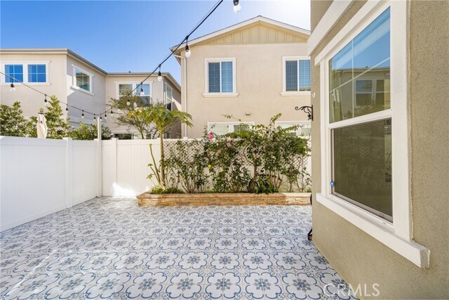 Building Photo - 947 Aurora Ln