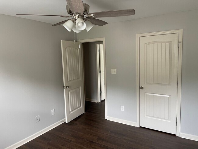 Building Photo - 2706 Bechet Ln