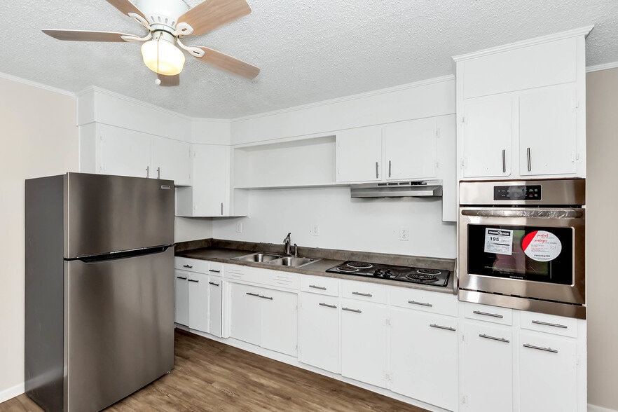 Building Photo - 512 Oshaughnessy Ave NE