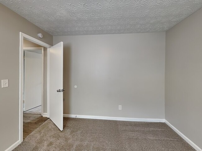 Building Photo - Move-In Ready Home with Bonus Rooms and La...
