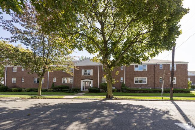 Building Photo - Richlee Gardens