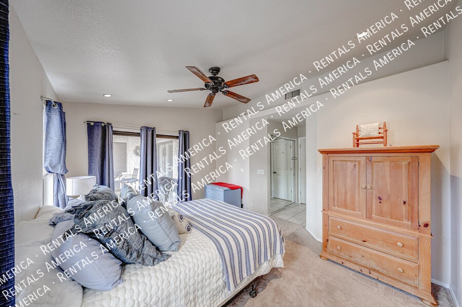 Building Photo - 9123 N 68th Dr