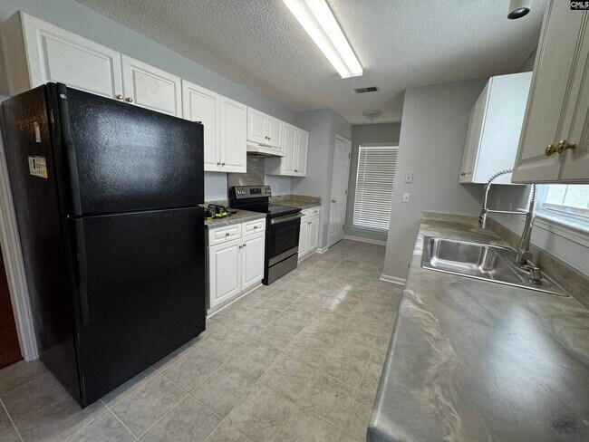 Building Photo - 143 Bradstone Rd