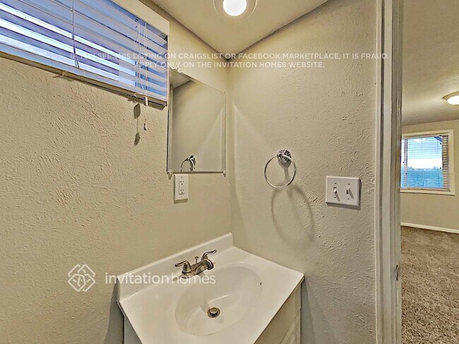 Building Photo - 4610 E 105th Dr