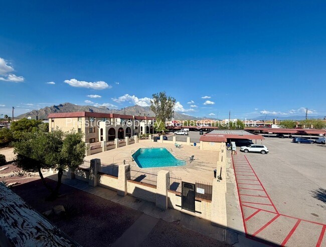 Building Photo - 6331 N Barcelona Ct