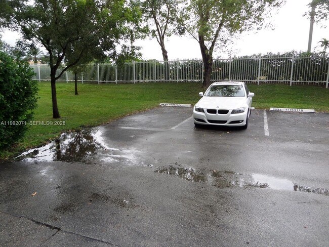 Building Photo - 8810 SW 132nd Pl