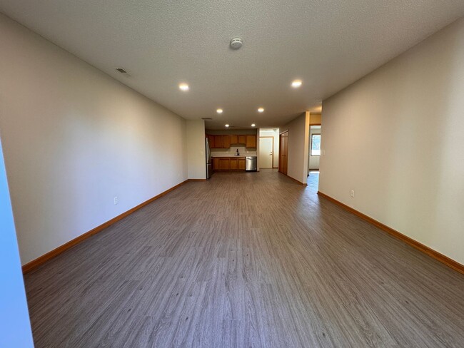 Building Photo - Fully Updated 2 Bed, 1 Bath End-Unit Townhome