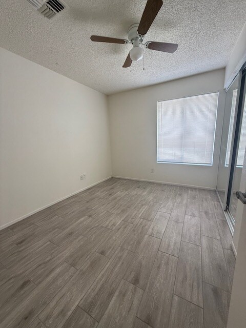 Building Photo - 1131 W Ross Ave