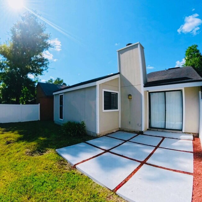 Building Photo - "Charming 3-Bedroom Retreat on Daisy Lane – Your Cozy Jacksonville Sanctuary!"