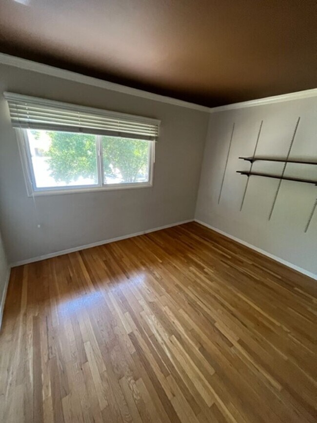 Building Photo - 634 Stanford Dr