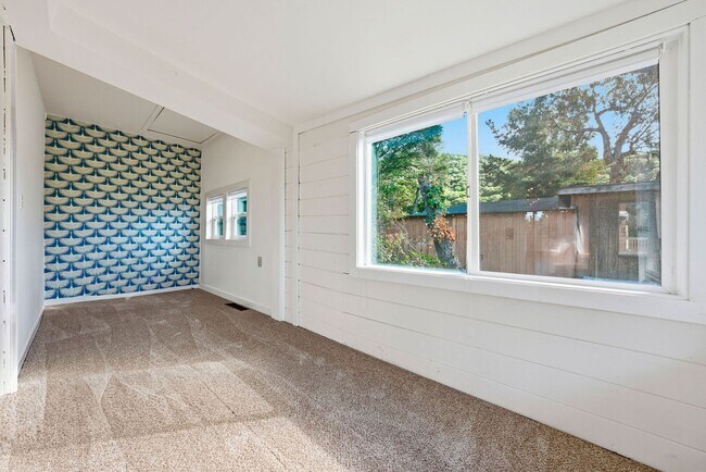 Building Photo - 3 Bed/2.5 Bath Multilevel Home with Amazin...