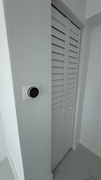 Building Photo - 560 SE 6th St