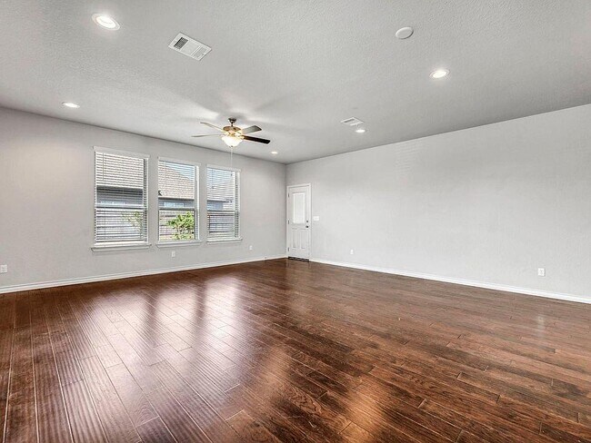 Building Photo - 3900 Harbor Point Dr
