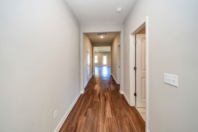 Building Photo - Newly Renovated Home in Brookwood!