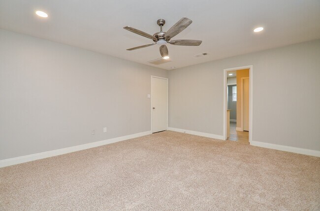 Building Photo - 2019 Briarlee Dr