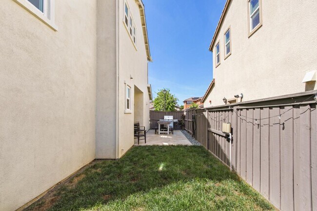 Building Photo - 2011 Grady Cir