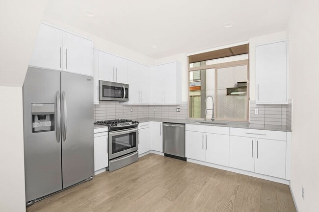 Building Photo - Exceptional 2 bdrm+office Modern Townhome
