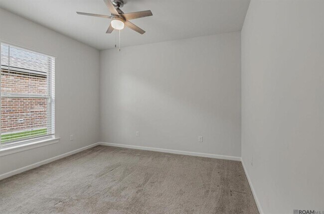 Building Photo - 39110 Forestwood Ave