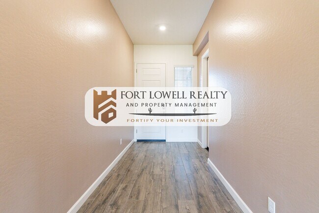 Building Photo - 3 Bedroom, 2 Bath Home near South Mountain!!