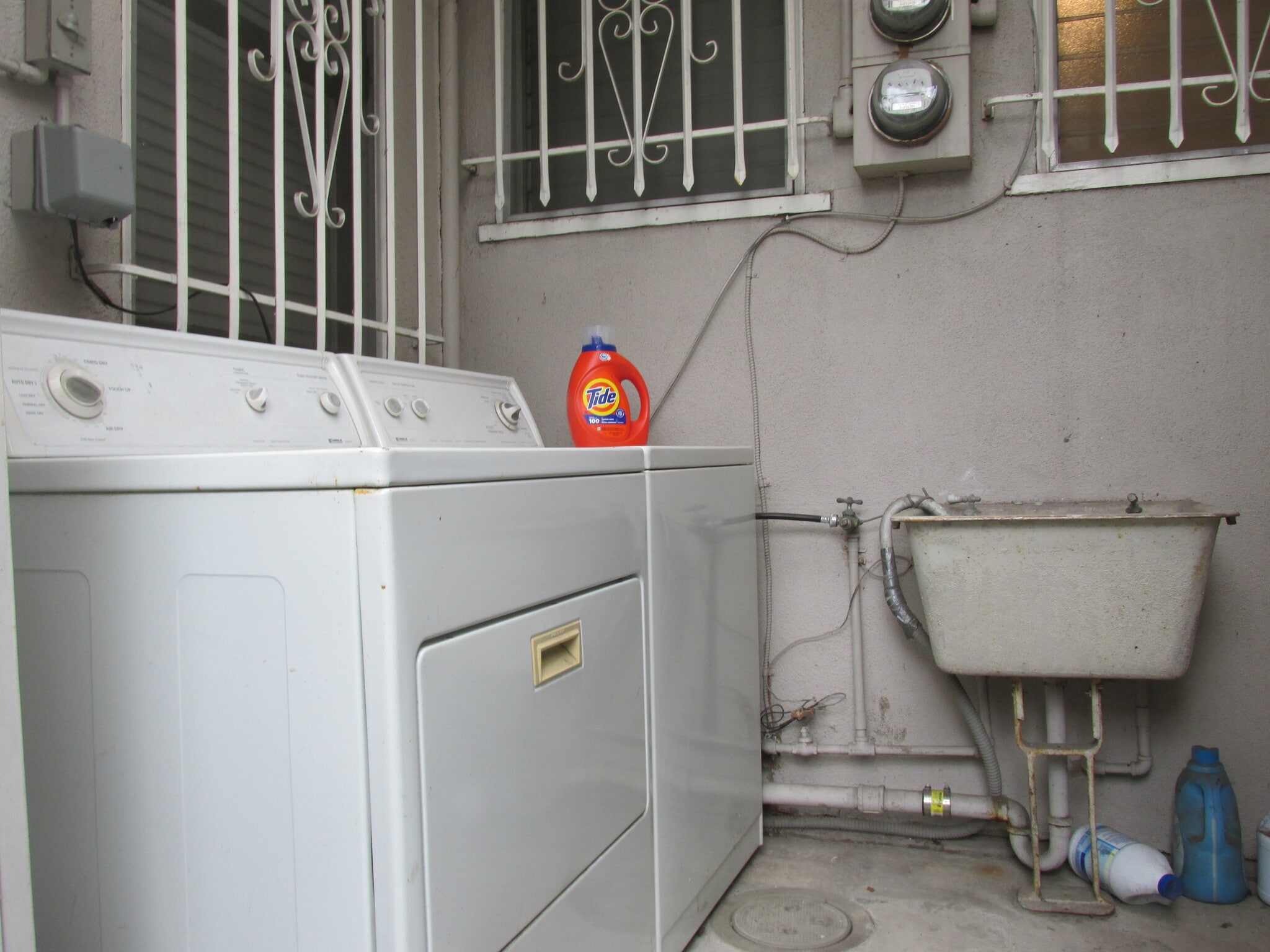 Laundry facilities - 502 N Vista St