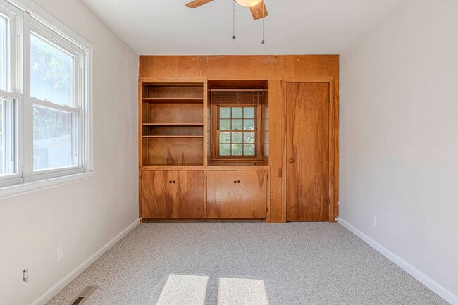 Building Photo - Spacious home for rent!