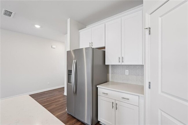 Building Photo - 234 Timberland Ave