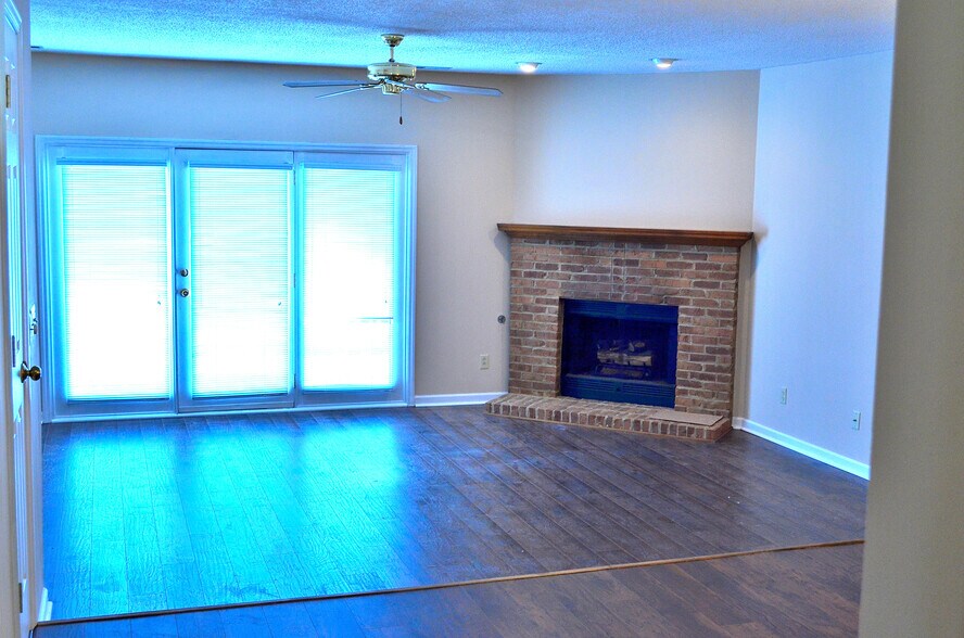 Primary Photo - 10508 Raven Ct